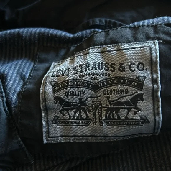 Levi Strauss black Wind/ rain coat longer hem on back. Draw strings also. EUC. - Picture 2 of 13